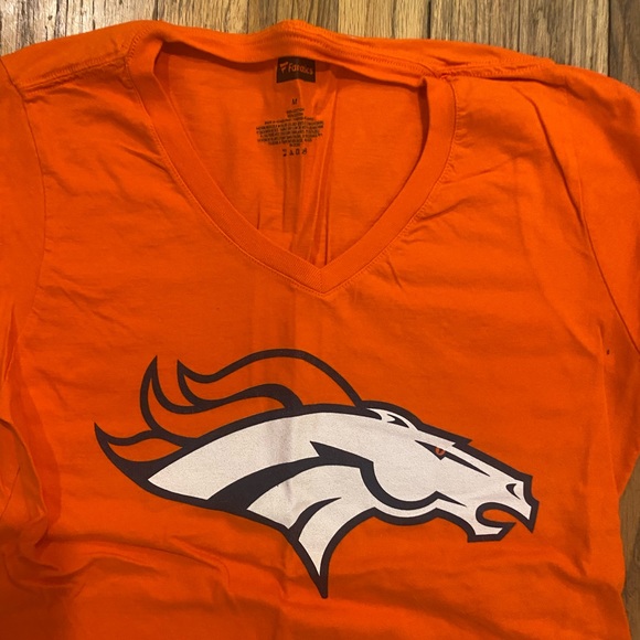 Women’s Denver Broncos Tee - Picture 2 of 2
